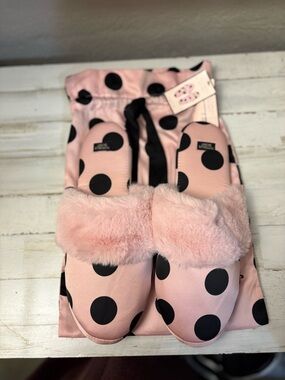Women’s Victoria Secret slippers